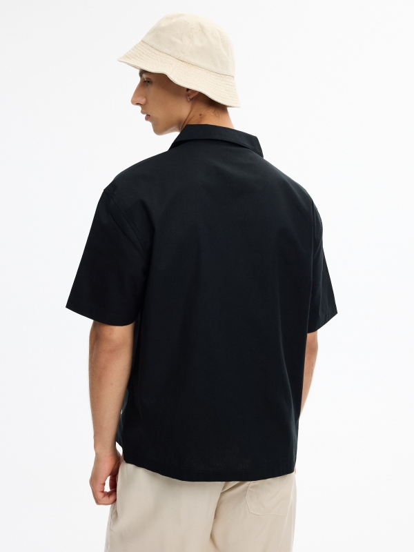 Camisa de linho oversized gola resort preto vista meia traseira