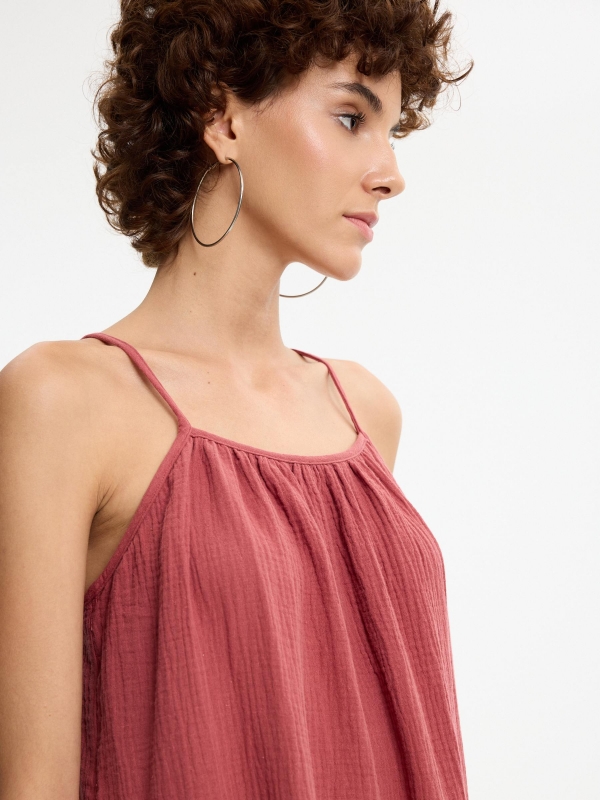 Vestido mini alças liso vermelho mineral vista detalhe