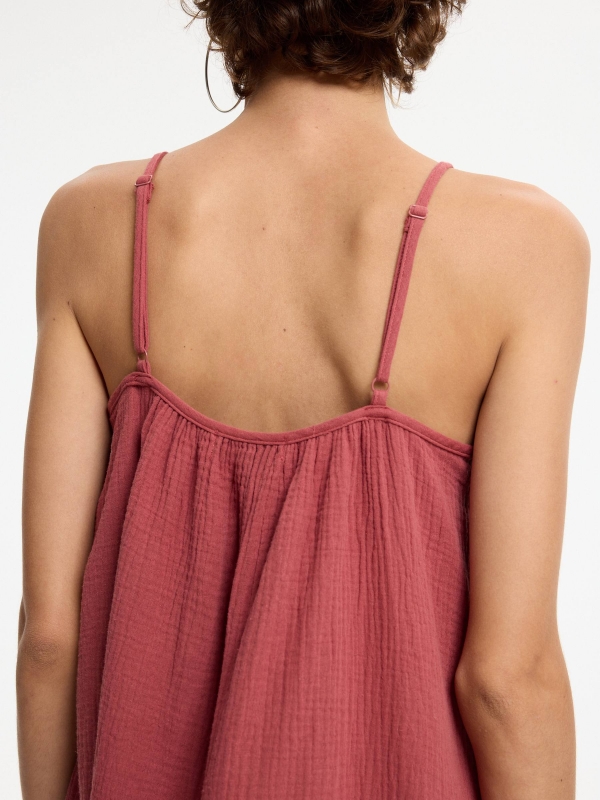 Vestido mini alças liso vermelho mineral vista detalhe