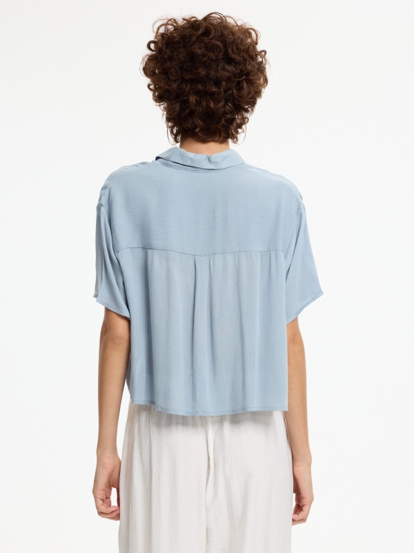 Camisa crop bambula azul acero vista media trasera