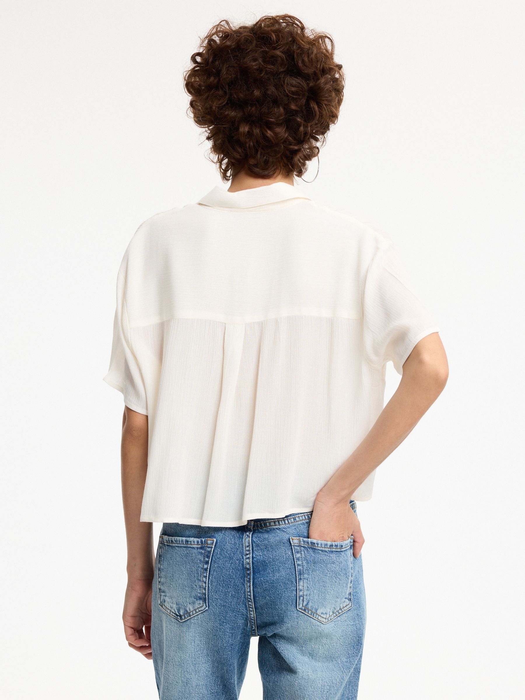Camisa crop bambula beige vista media frontal