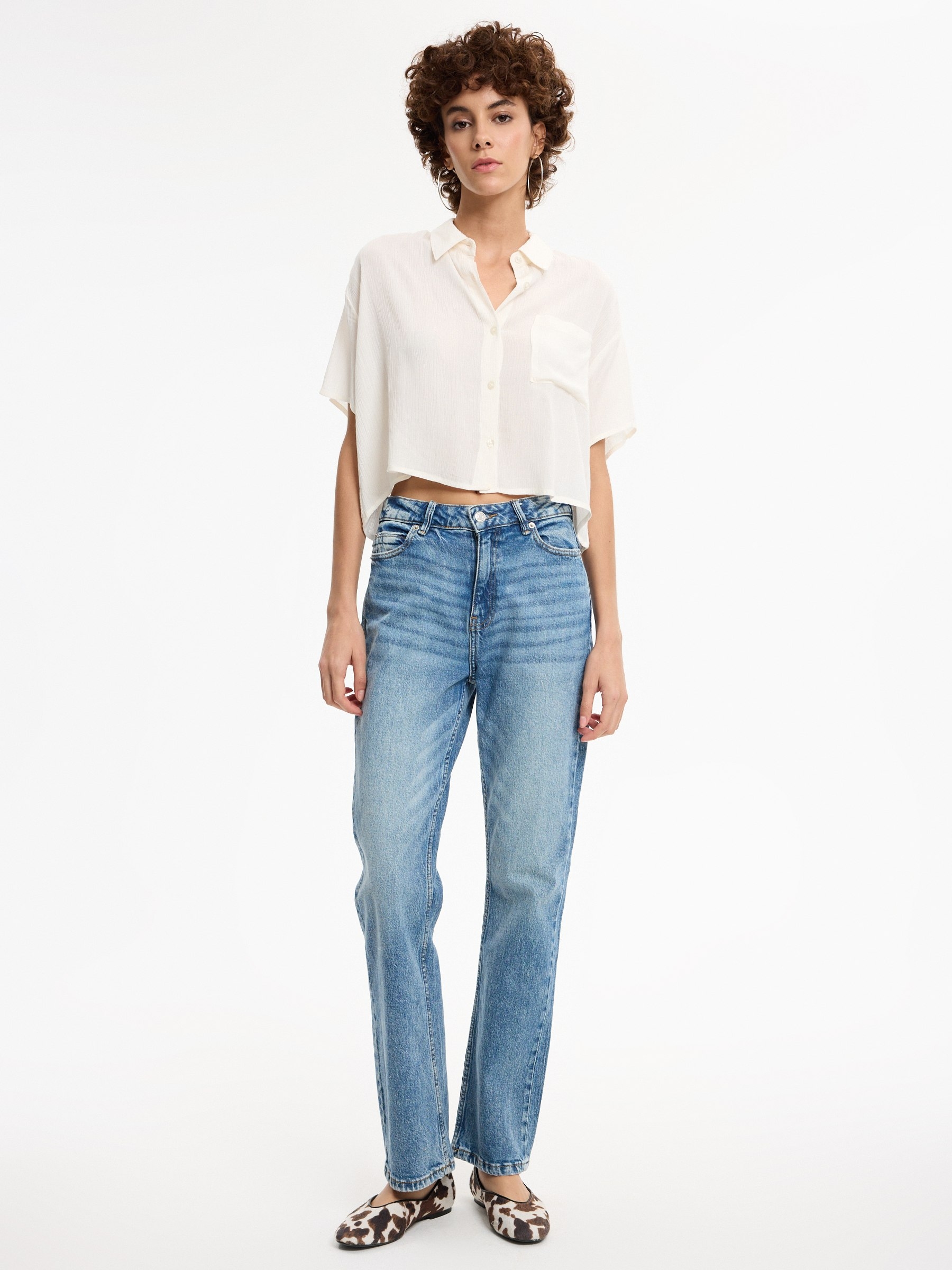 Camisa crop bambula beige vista media frontal