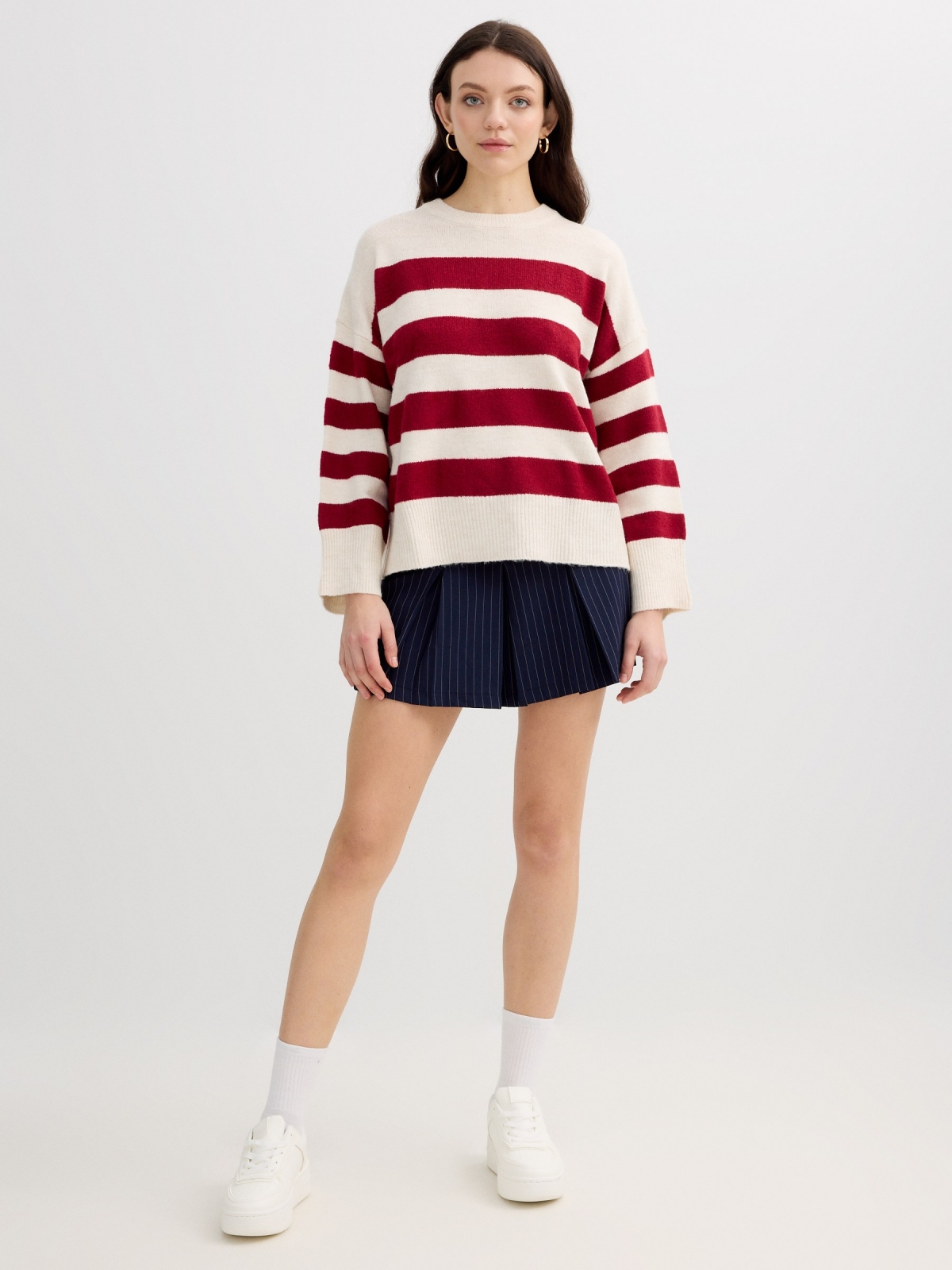 Suéter oversized listrado vermelho vista geral frontal