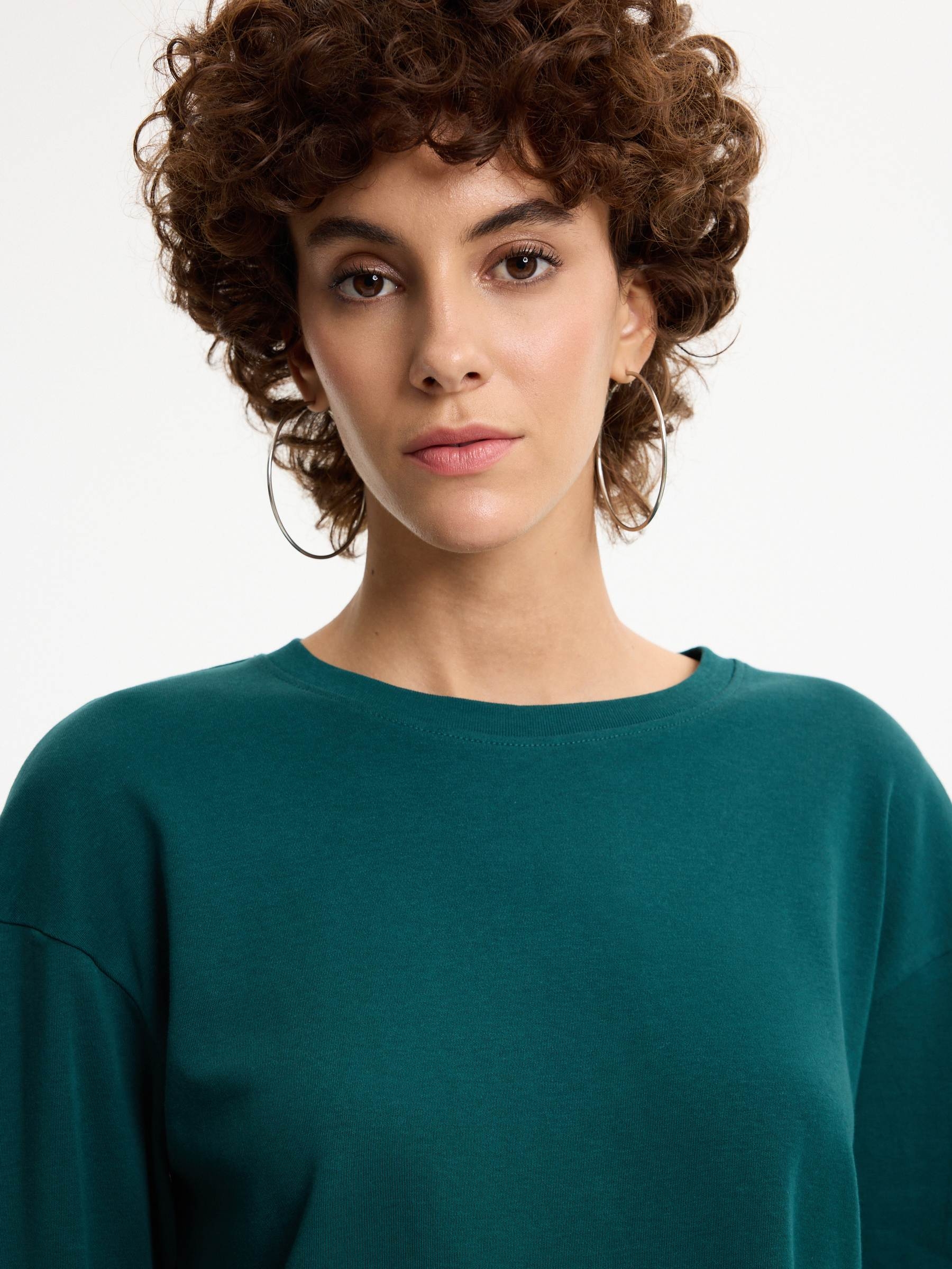 Basic cotton long-sleeve T-shirt emerald middle front view