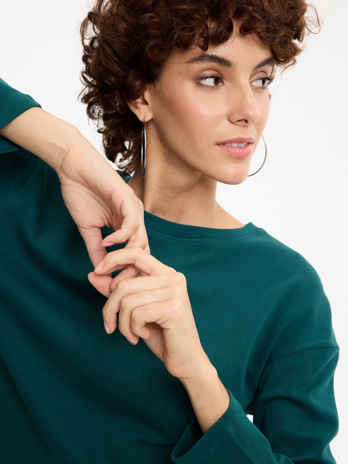 Basic cotton long-sleeve T-shirt emerald detail view
