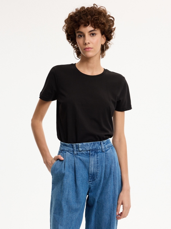 Basic cotton regular t-shirt black middle front view