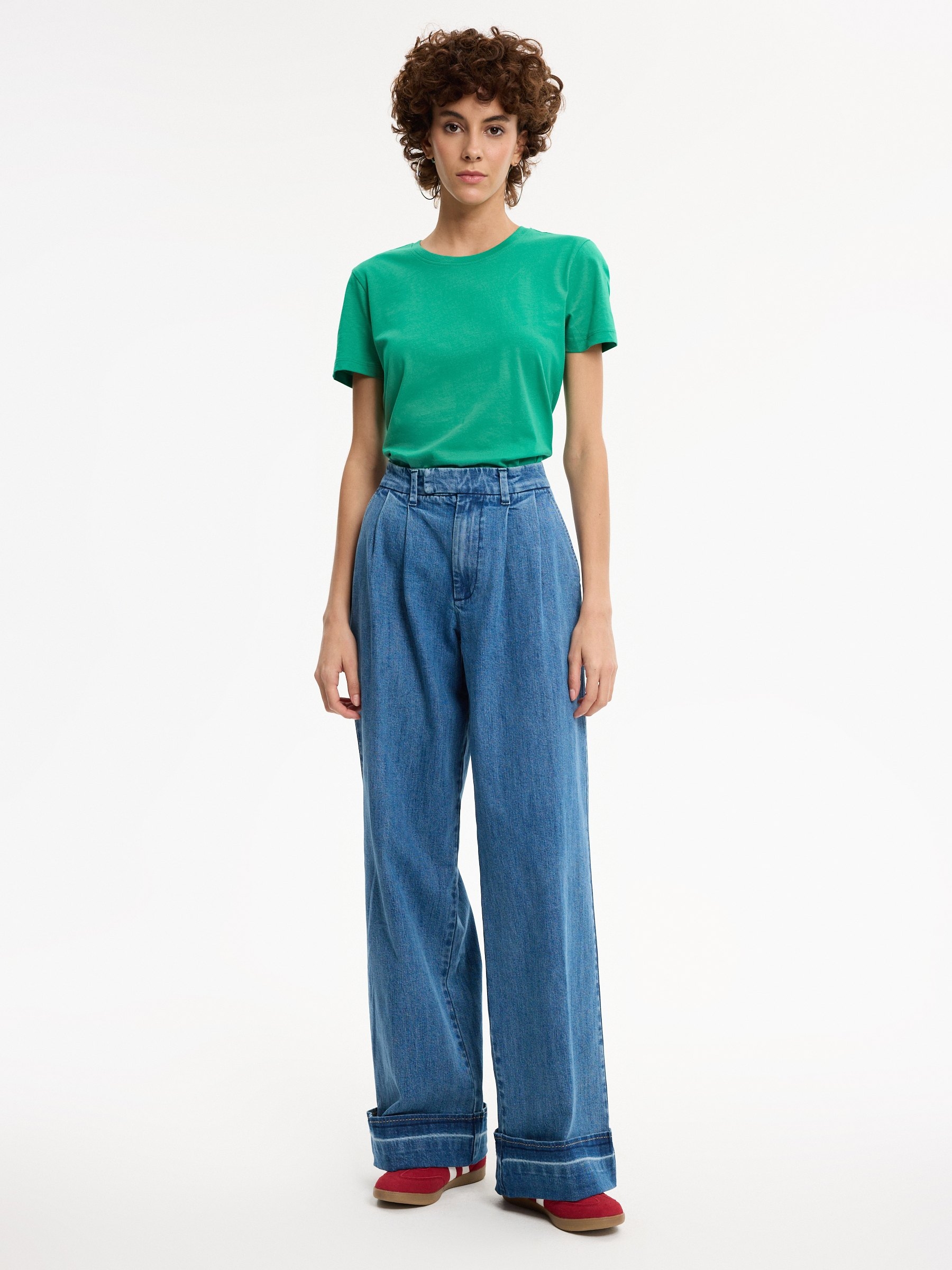 Basic cotton regular t-shirt green middle front view