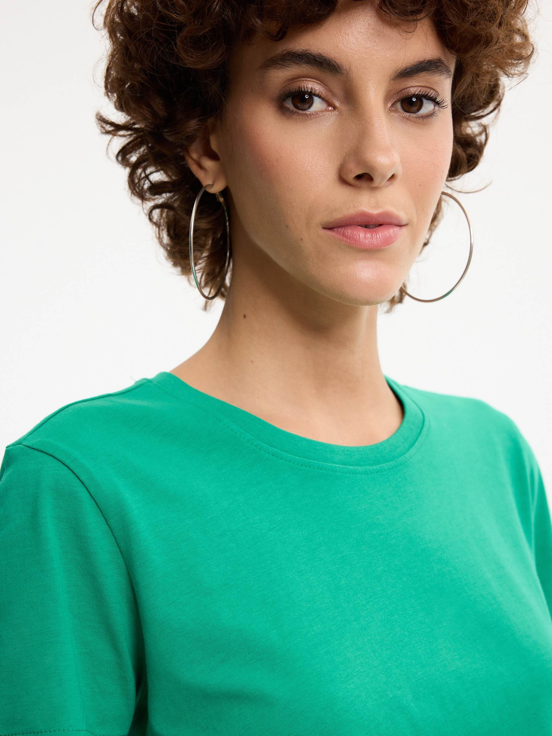 Basic cotton regular t-shirt green middle front view