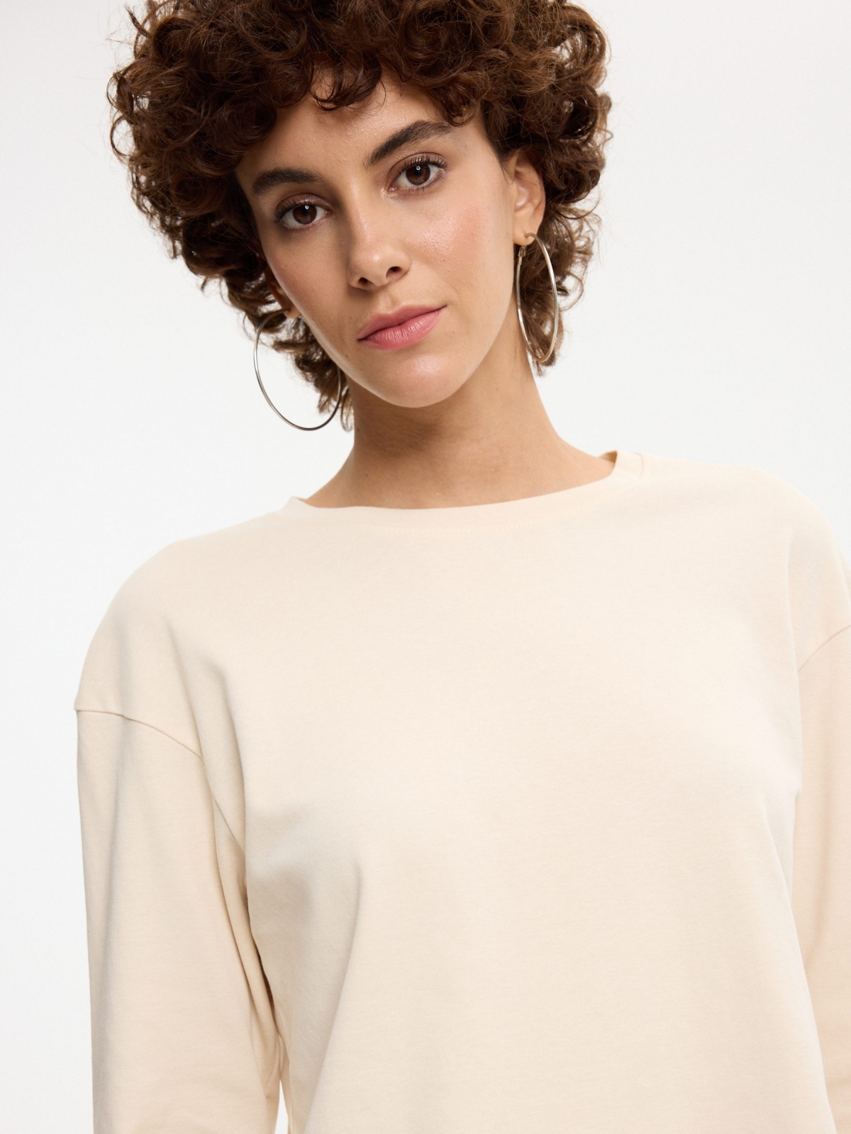 Basic cotton long-sleeve T-shirt raw detail view