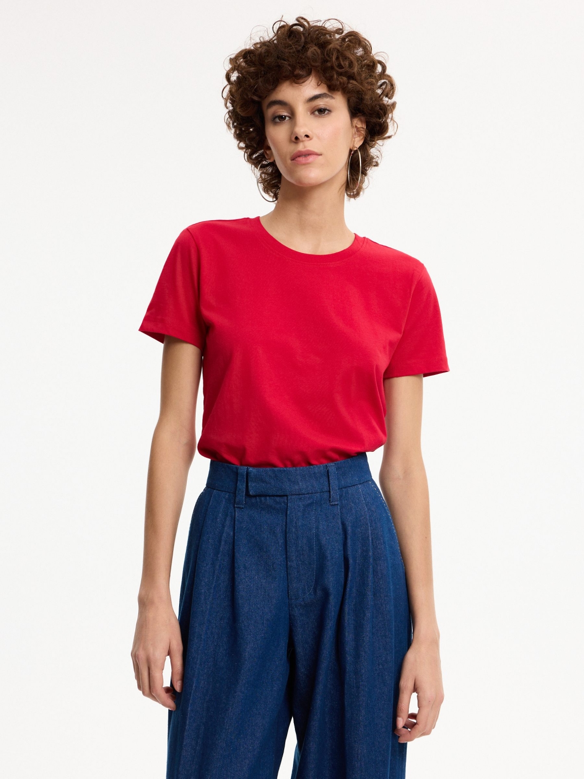 Basic cotton regular t-shirt carmine middle front view