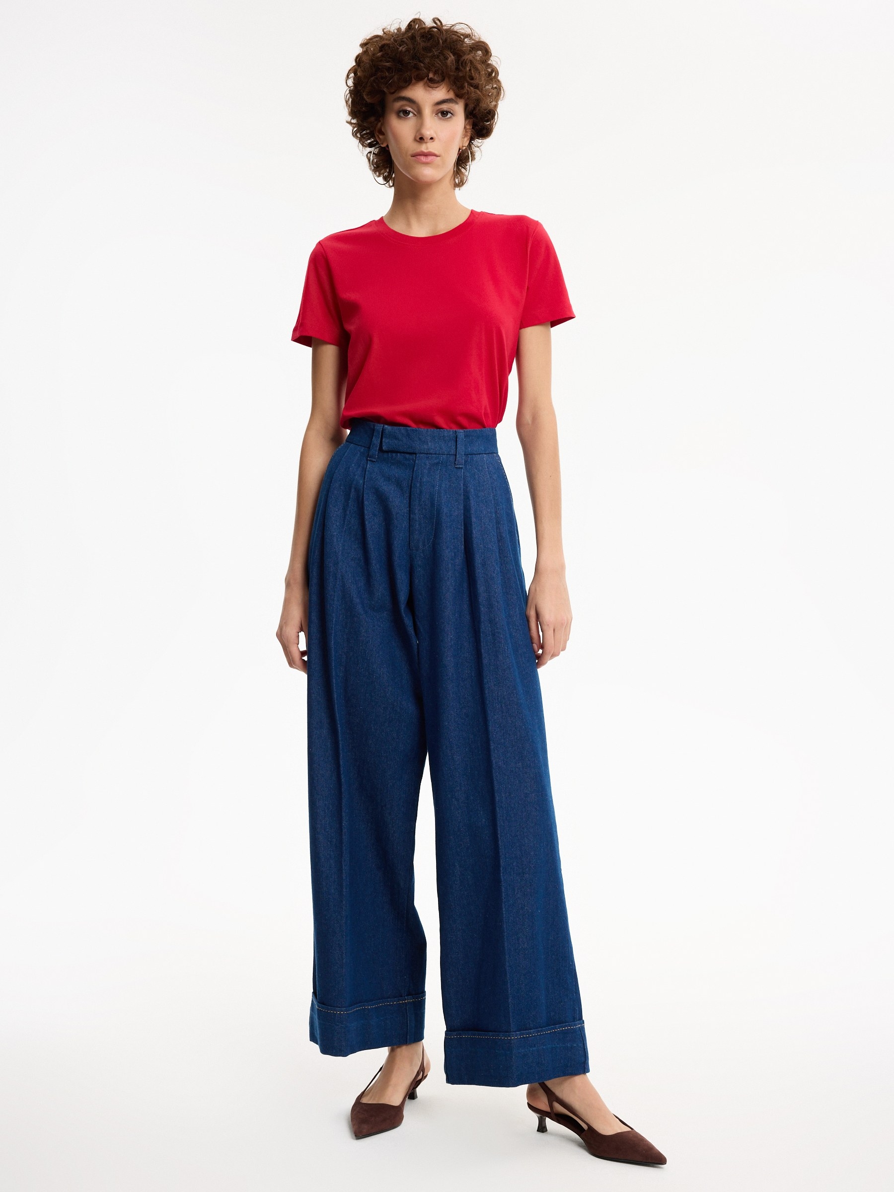 Basic cotton regular t-shirt carmine middle front view