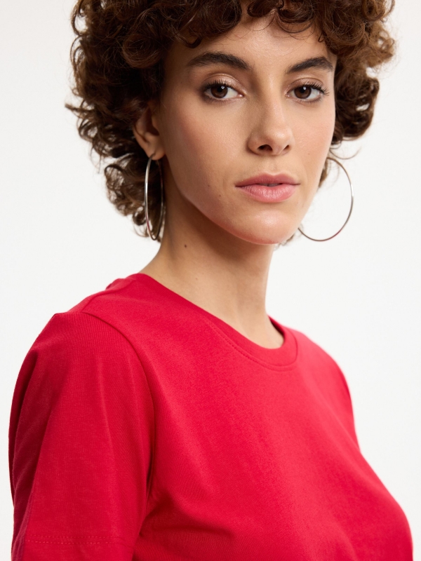 Basic cotton regular t-shirt carmine detail view