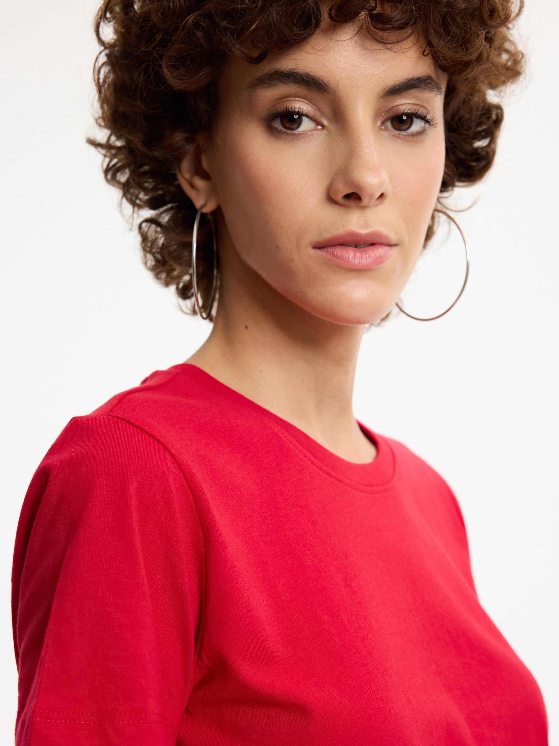 Basic cotton regular t-shirt carmine middle front view