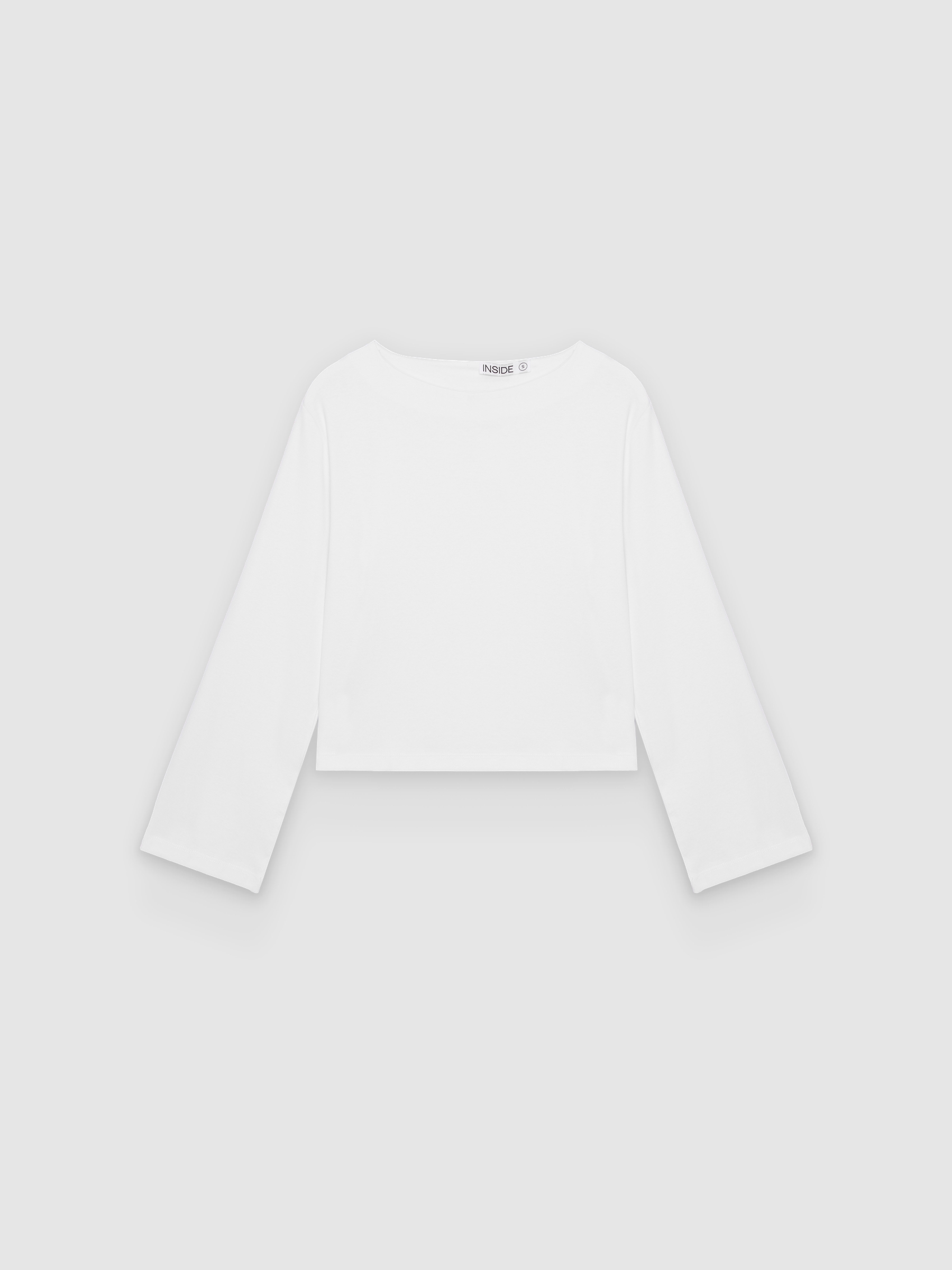 Basic t-shirt boat neck white middle front view
