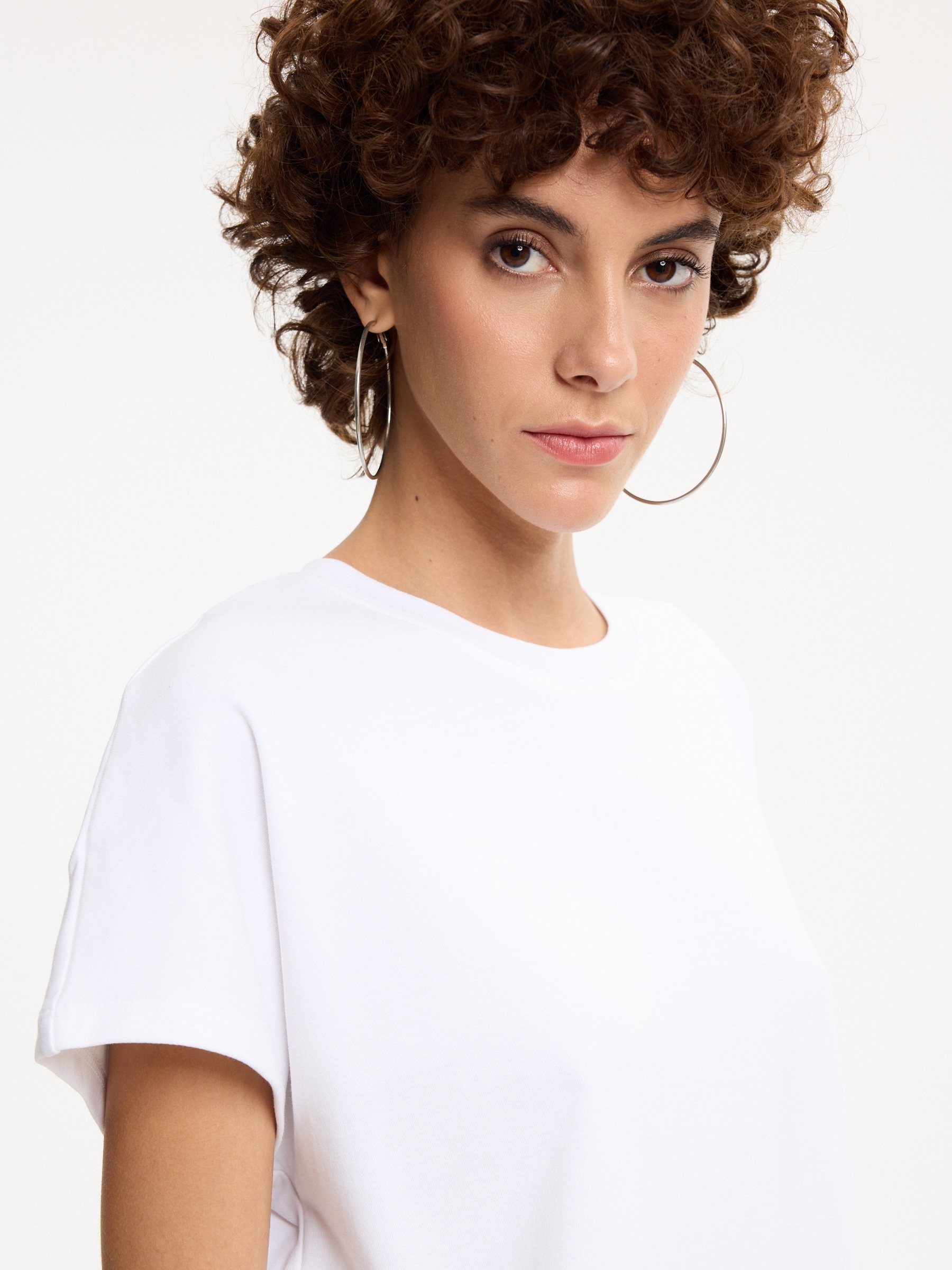 Oversized sleeveless T-shirt white middle front view