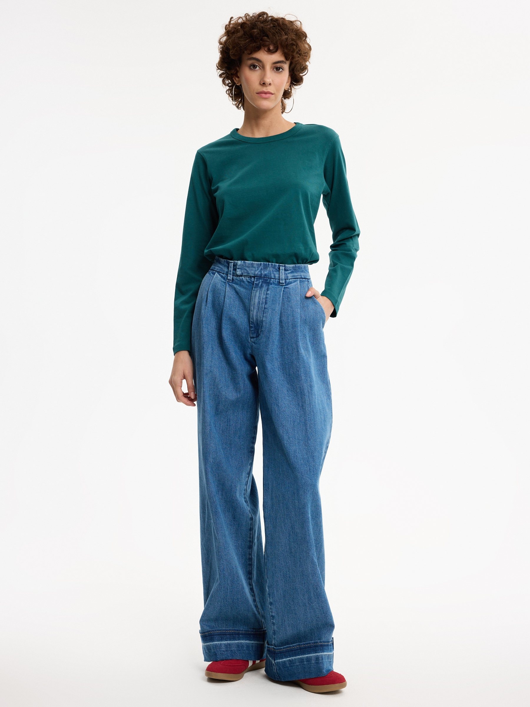 Basic long-sleeve cotton T-shirt emerald middle front view