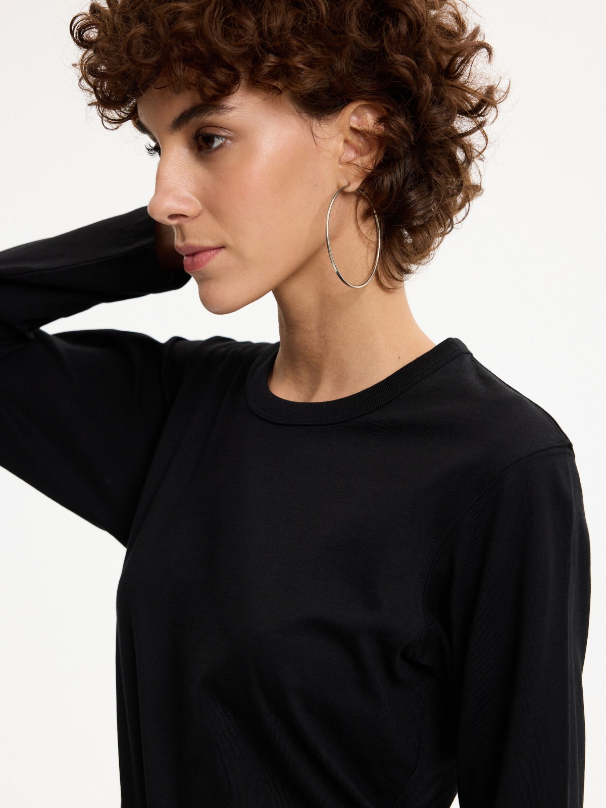 Basic long-sleeve cotton T-shirt black detail view
