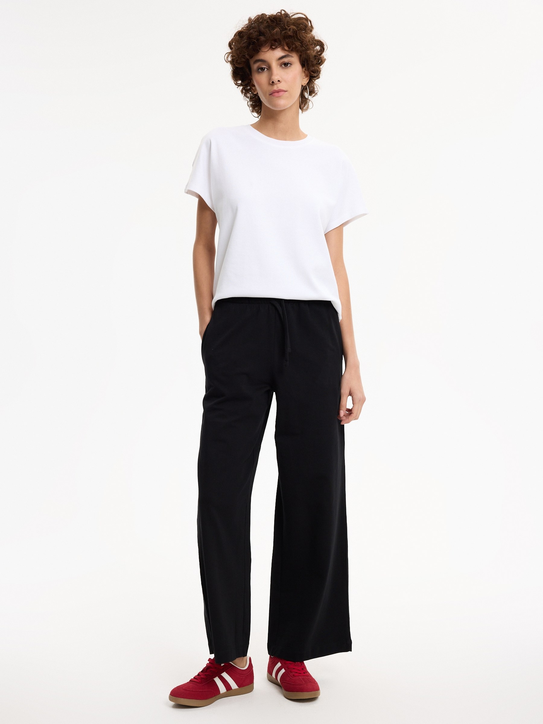 Pantalón chándal felpa liso tiro alto negro vista general frontal