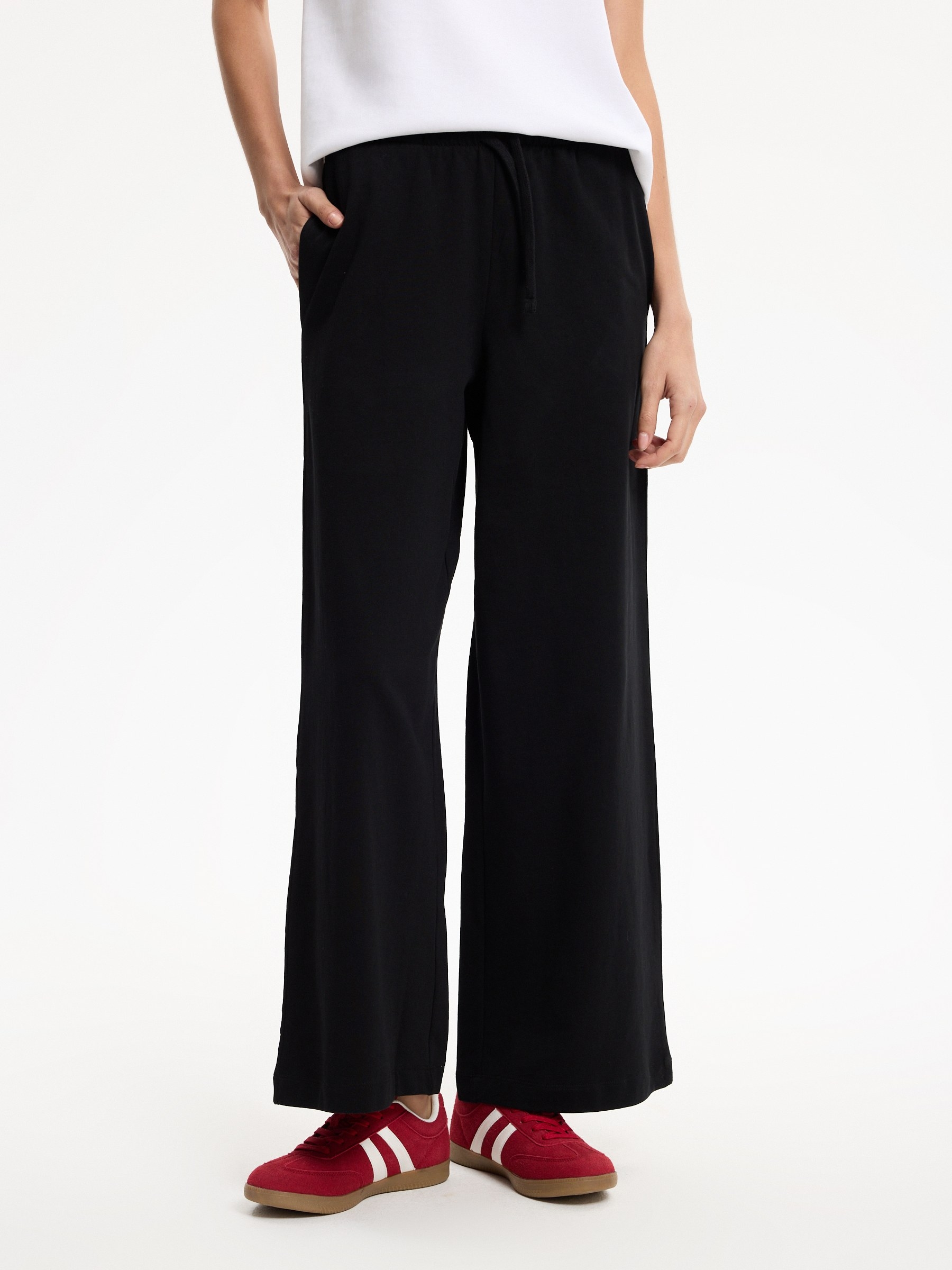 Pantalón chándal felpa liso tiro alto negro vista general frontal