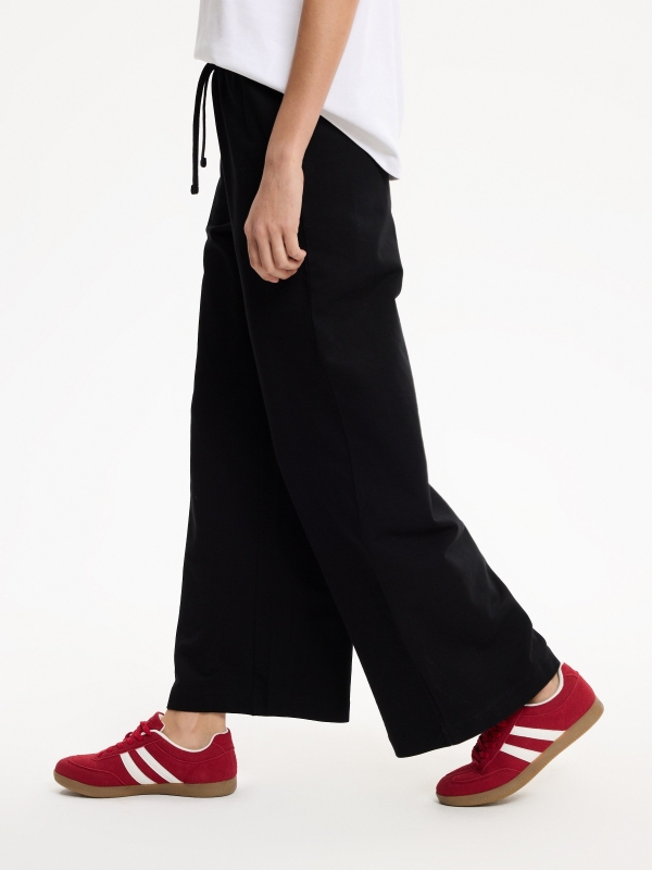 Calça de moletom felpuda lisa de cintura alta preto vista detalhe