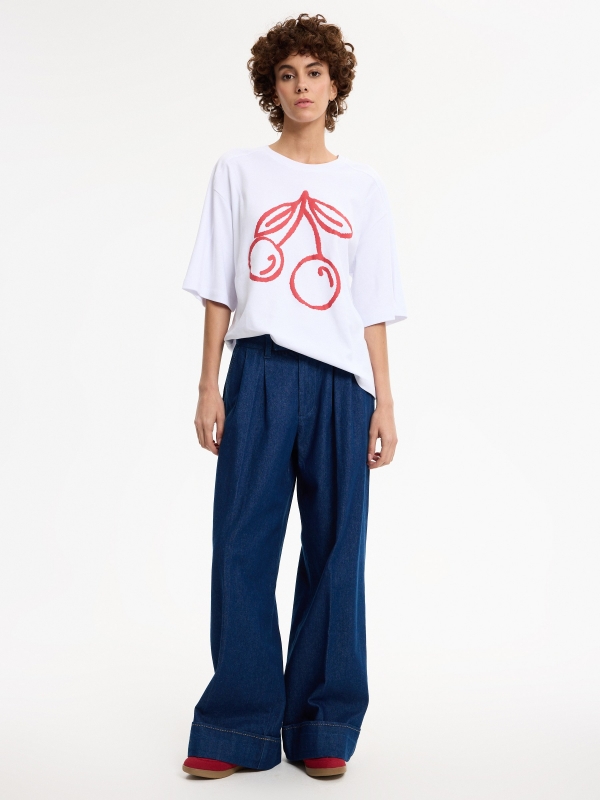 Camiseta boxy cerejas branco vista geral frontal