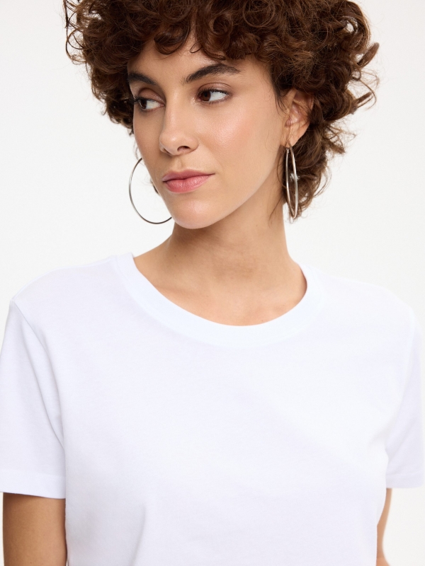 Camiseta básica algodón regular blanco vista detalle