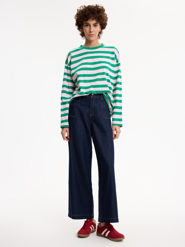 Camiseta oversized às riscas verde vista geral frontal