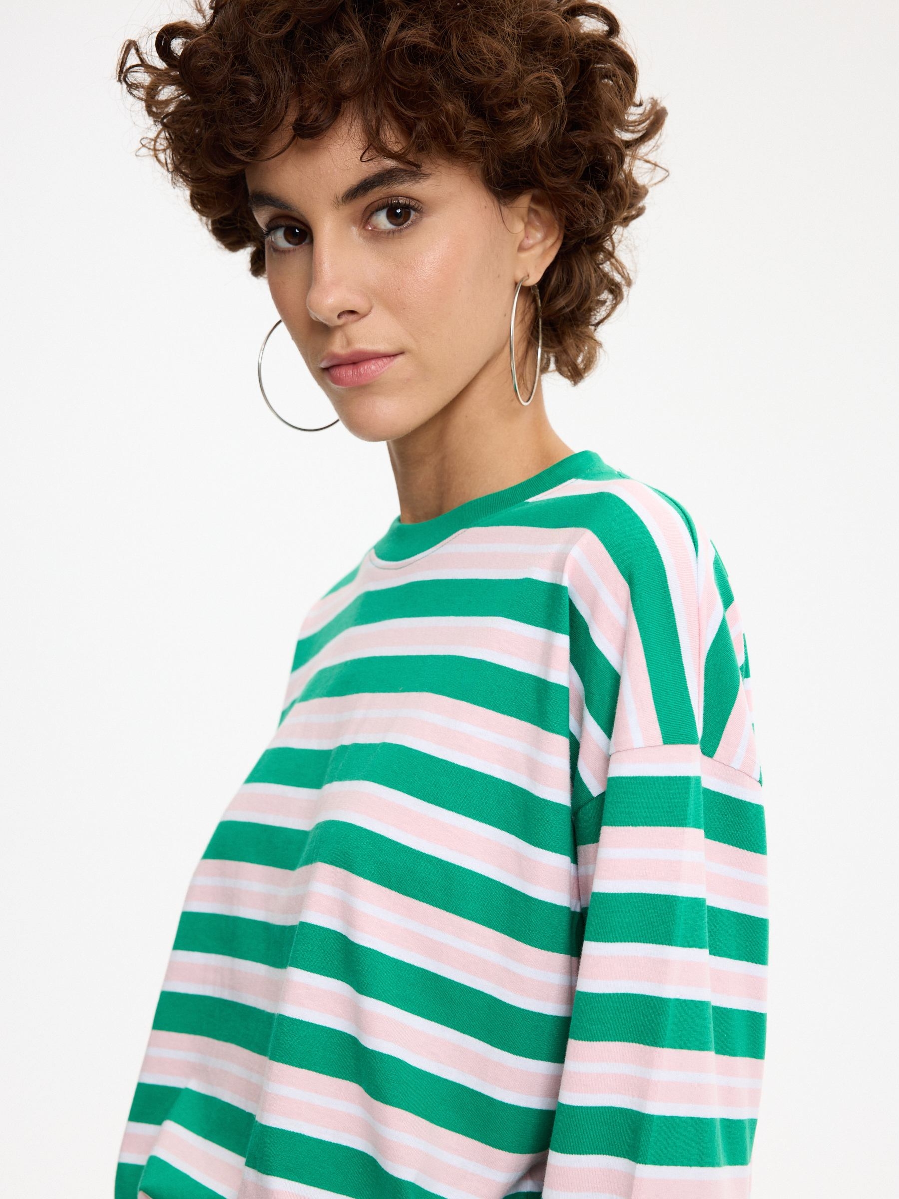 Oversized striped T-shirt green middle front view