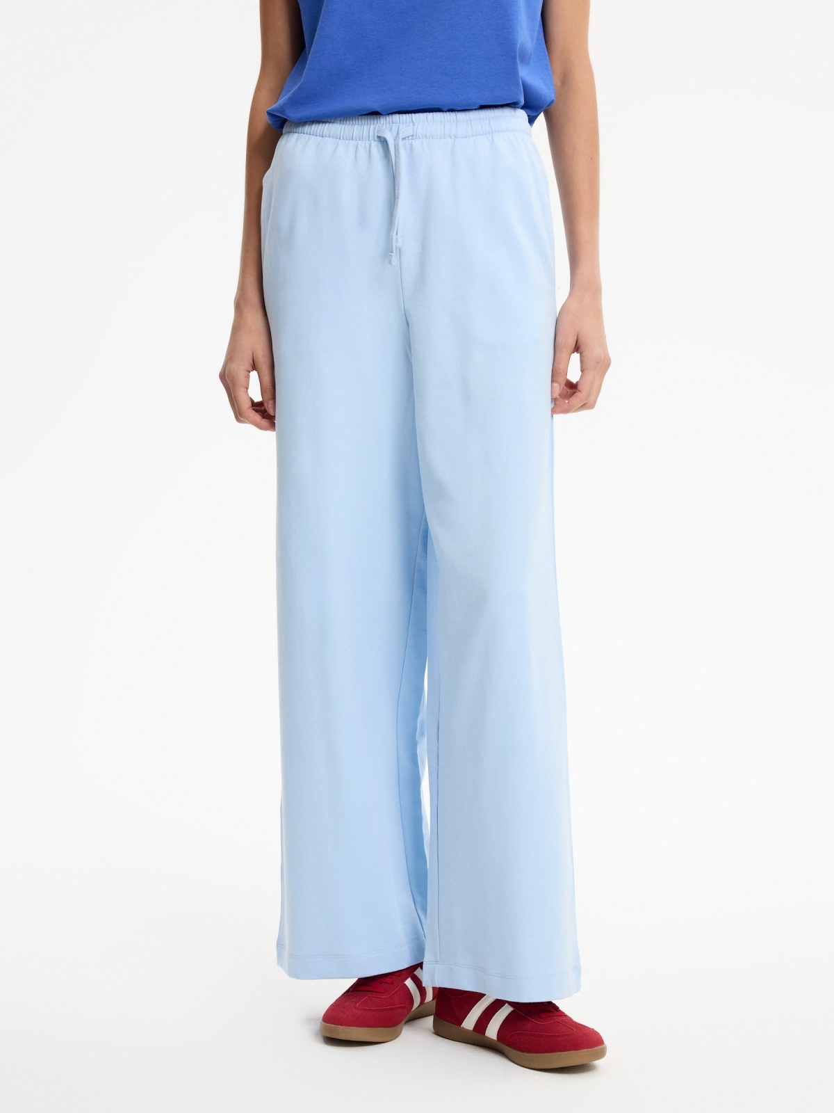 Pantalón chándal felpa liso tiro alto azul claro vista media frontal