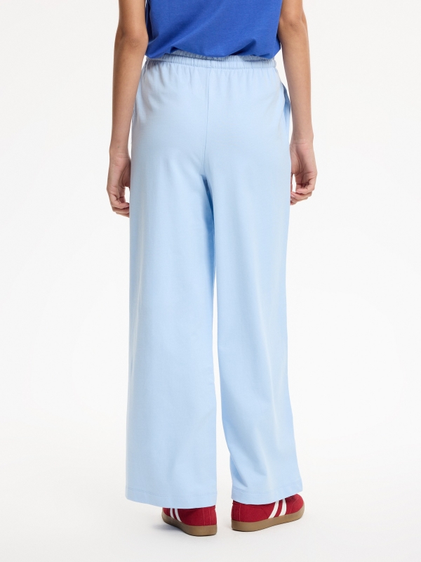 Pantalón chándal felpa liso tiro alto azul claro vista media trasera