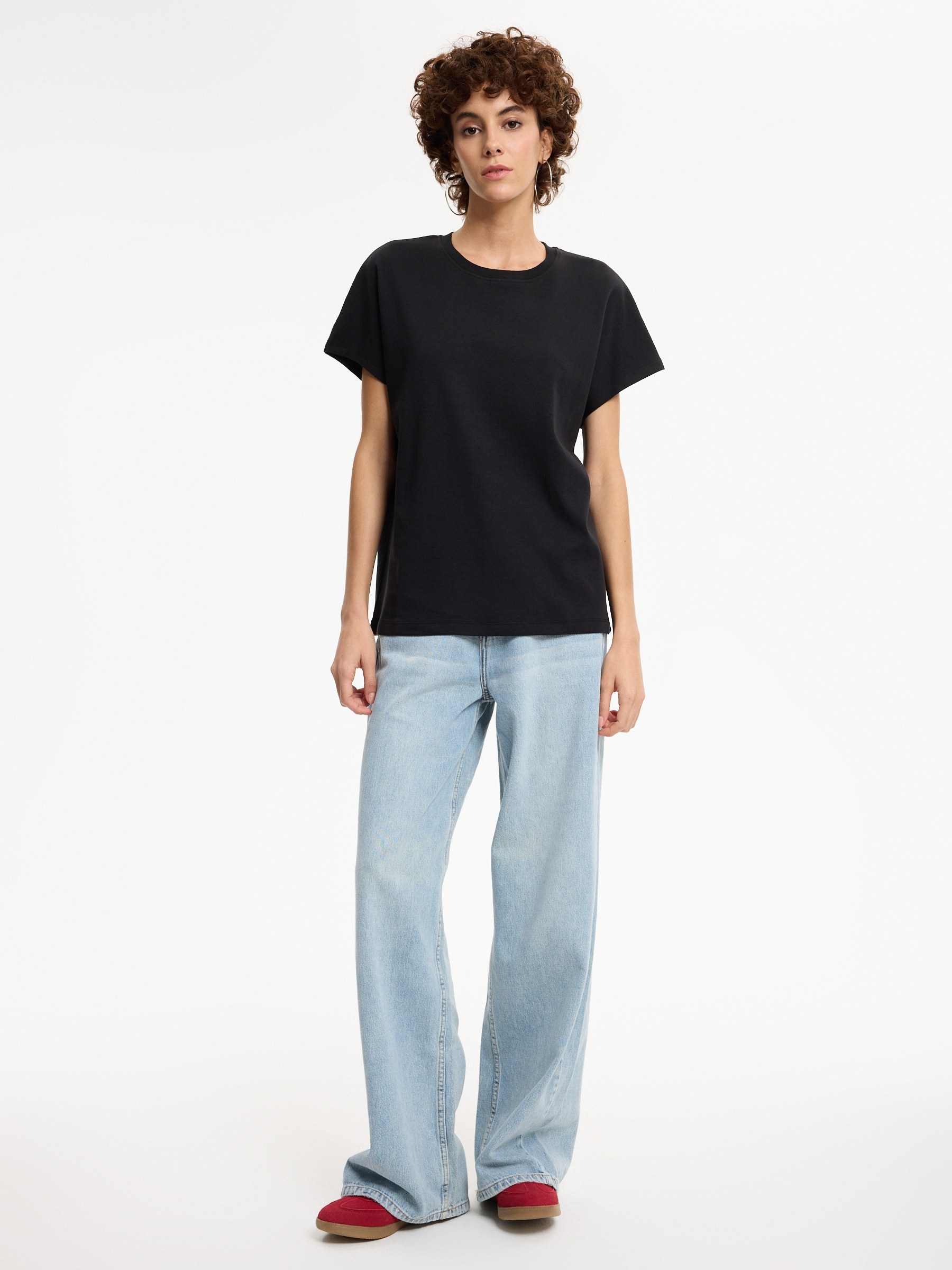 Oversized sleeveless T-shirt black middle front view