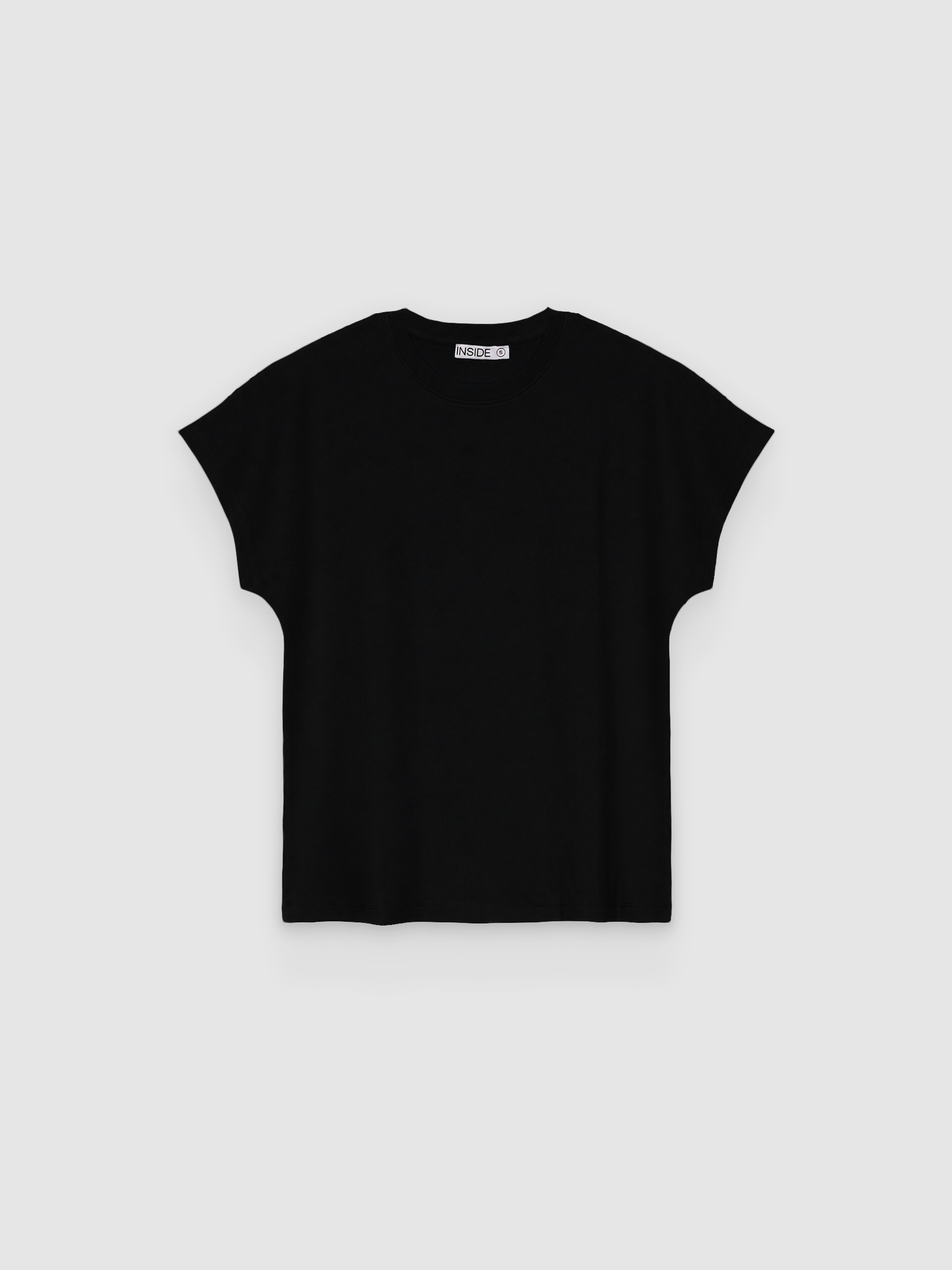 Camiseta oversize sem mangas preto vista meia frontal
