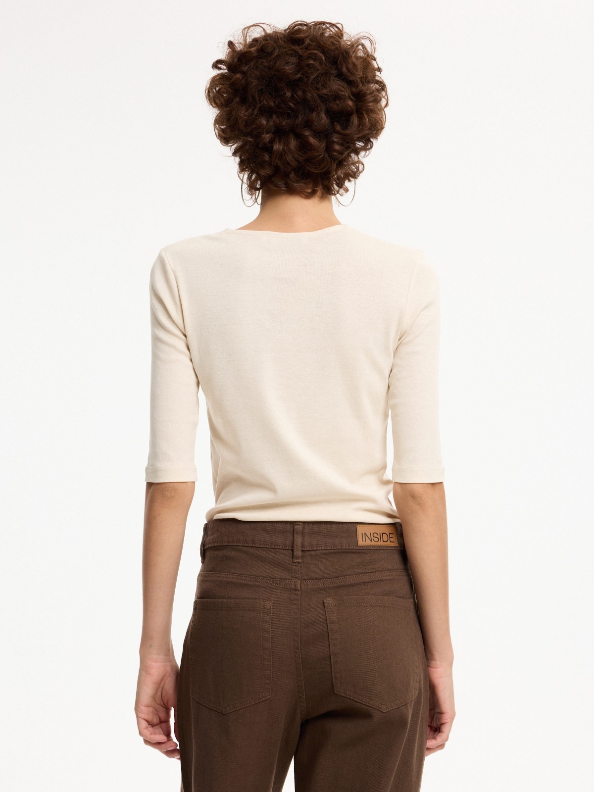 Camiseta básica algodón manga 3/4 beige vista media trasera