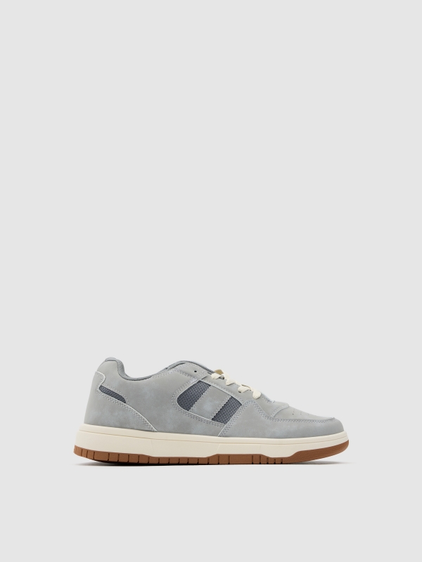 Deportiva baja con suela goma gris