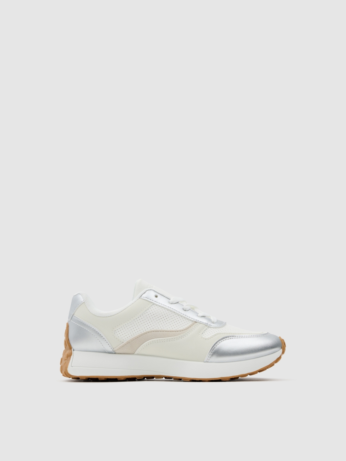 White low-top sneaker white