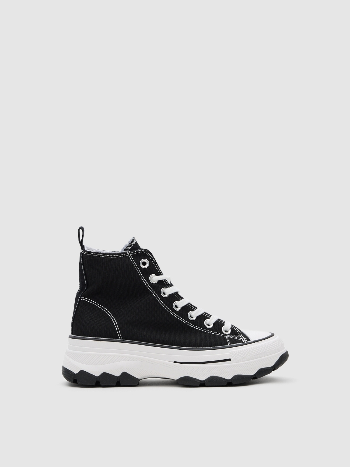 Bota esportiva de lona preto