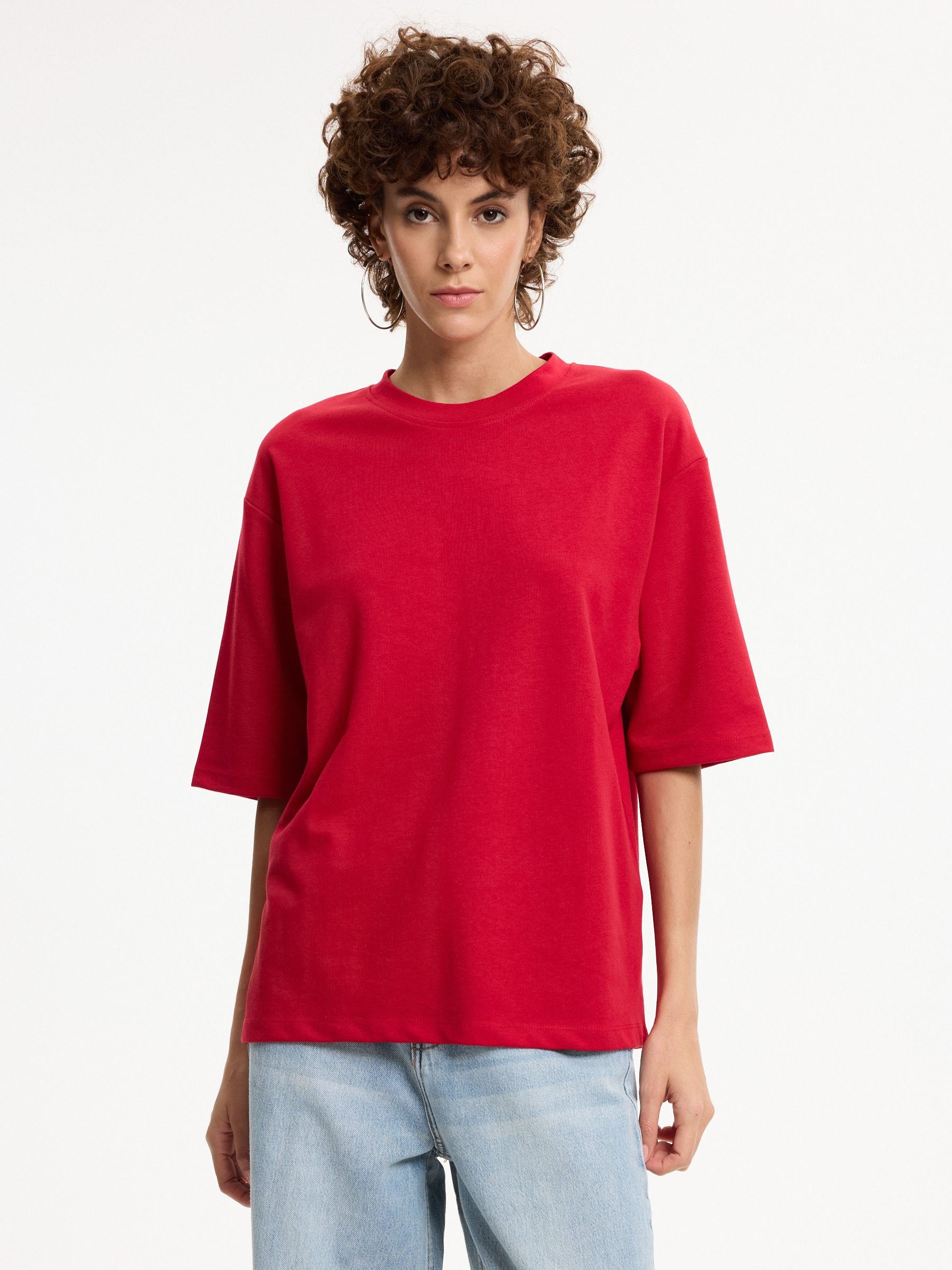 Camiseta oversize básica lisa carmín vista media frontal