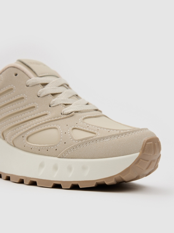 Beige low-top sneaker rubber sole beige detail view