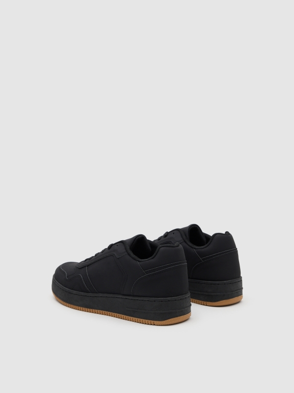 Deportiva skater suela goma negro vista trasera 45º