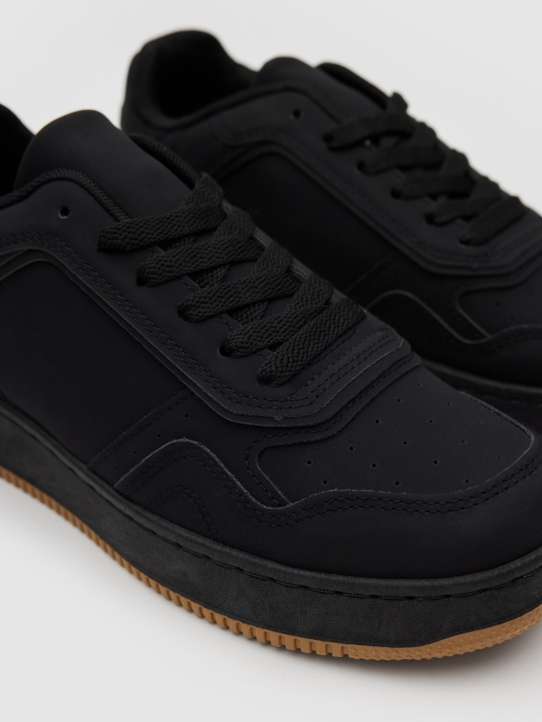 Deportiva skater suela goma negro vista detalle