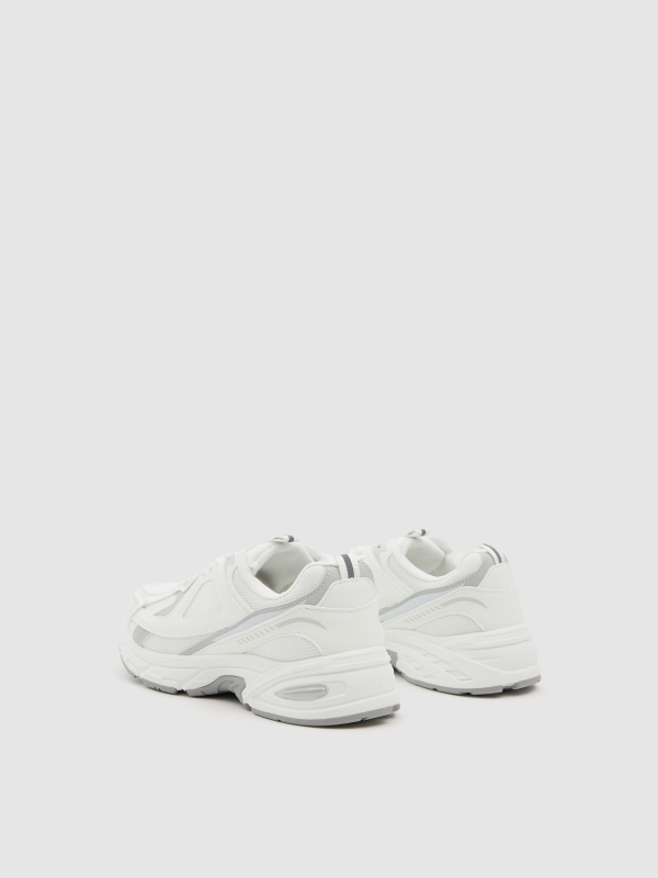 Tênis esportivo baixo branco branco vista traseira 45º