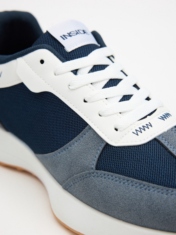 Tênis casuais baixos azul combinado azul escuro vista detalhe