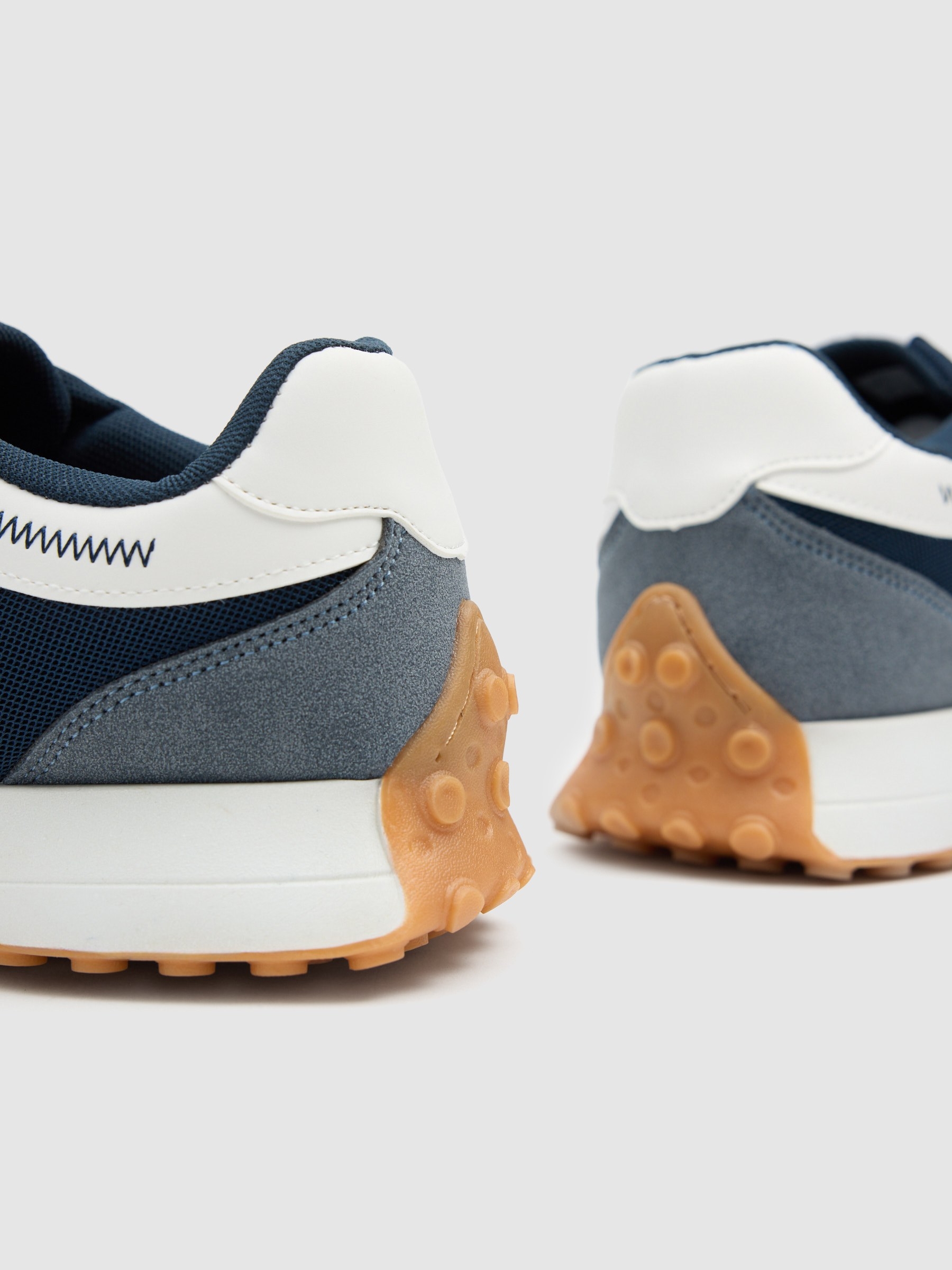 Tênis casuais baixos azul combinado azul escuro