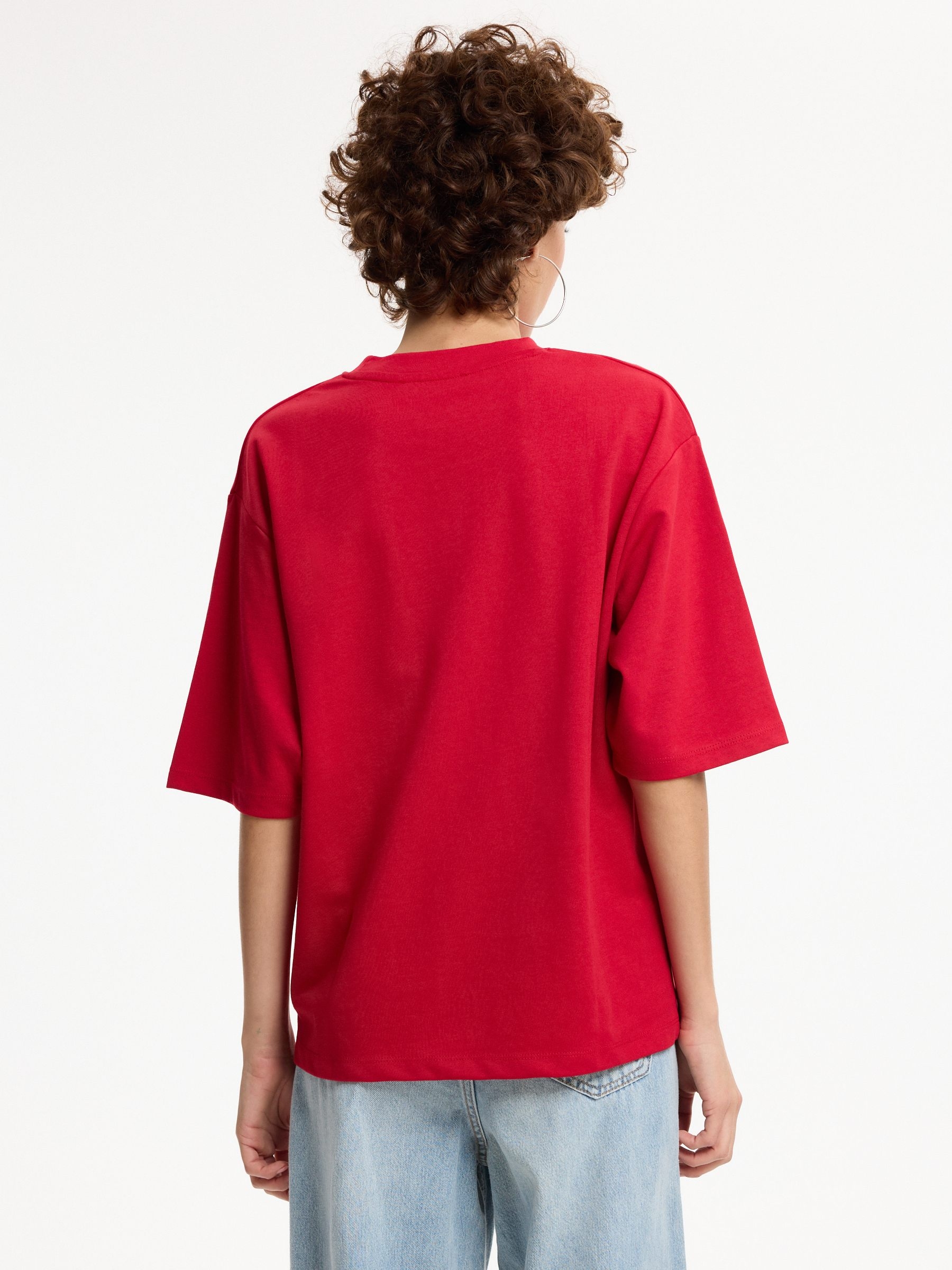Camiseta oversize básica lisa carmín vista media frontal