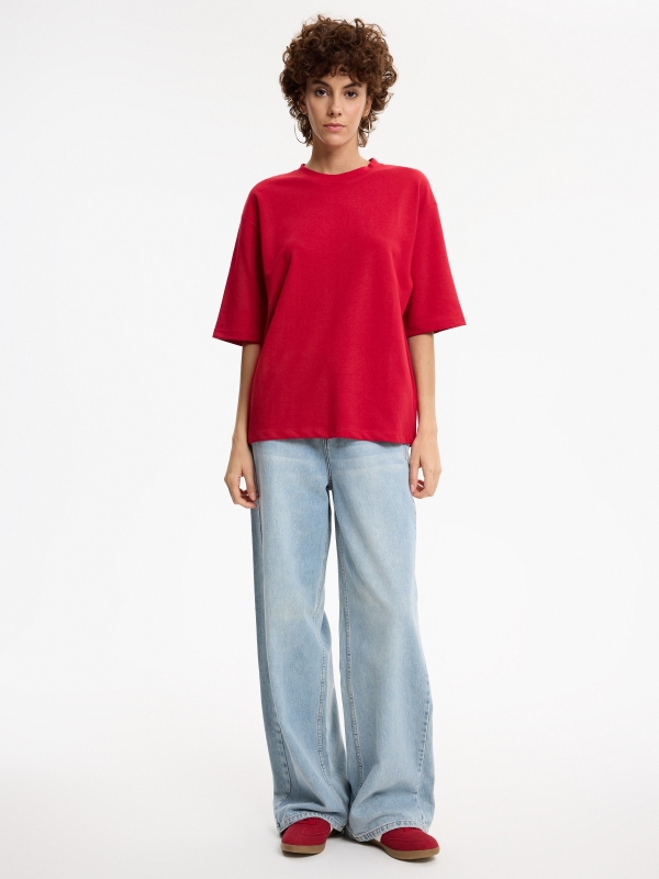 Camiseta oversize básica lisa carmín vista general frontal