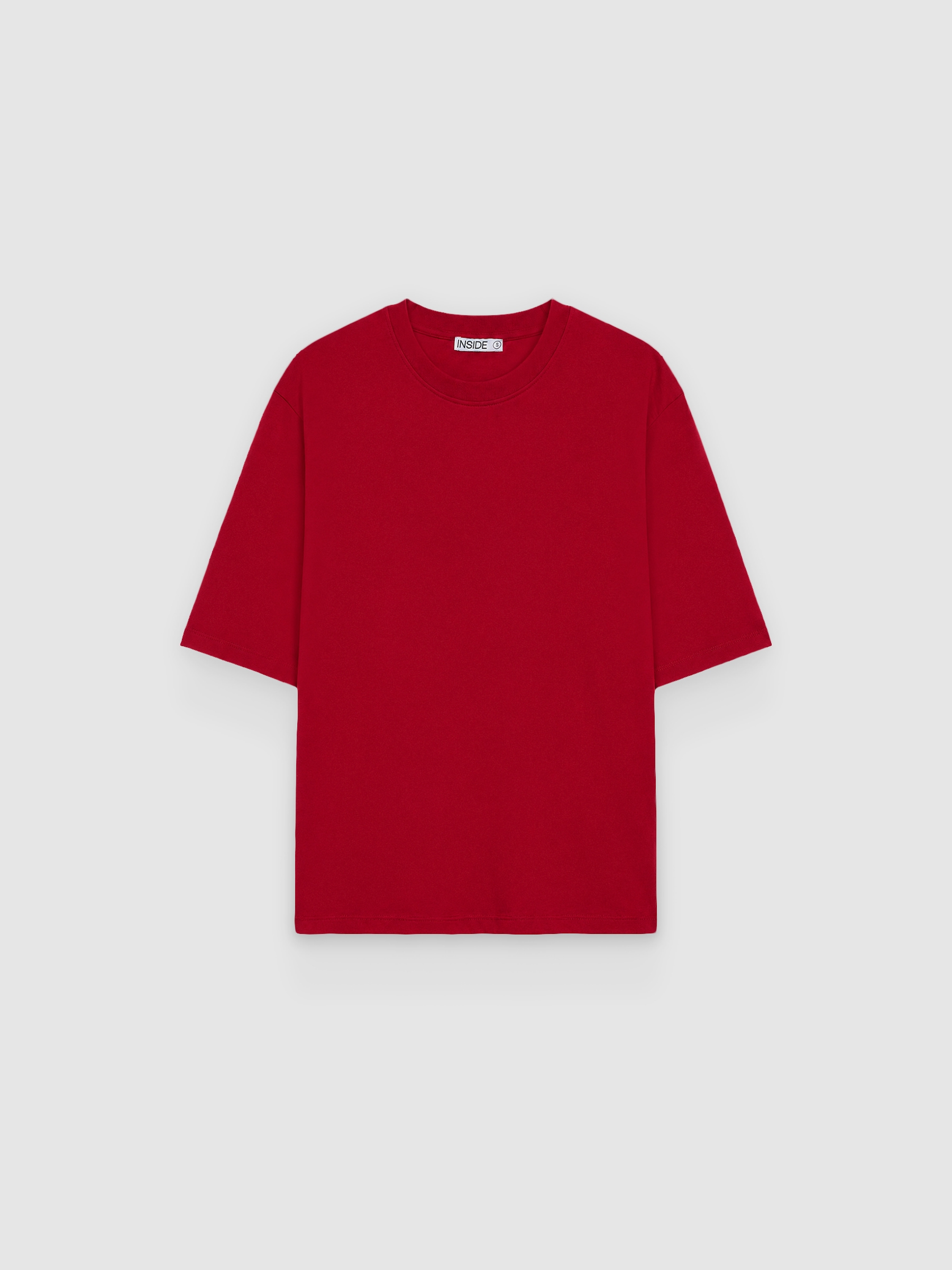 Camiseta oversize básica lisa carmín vista media frontal
