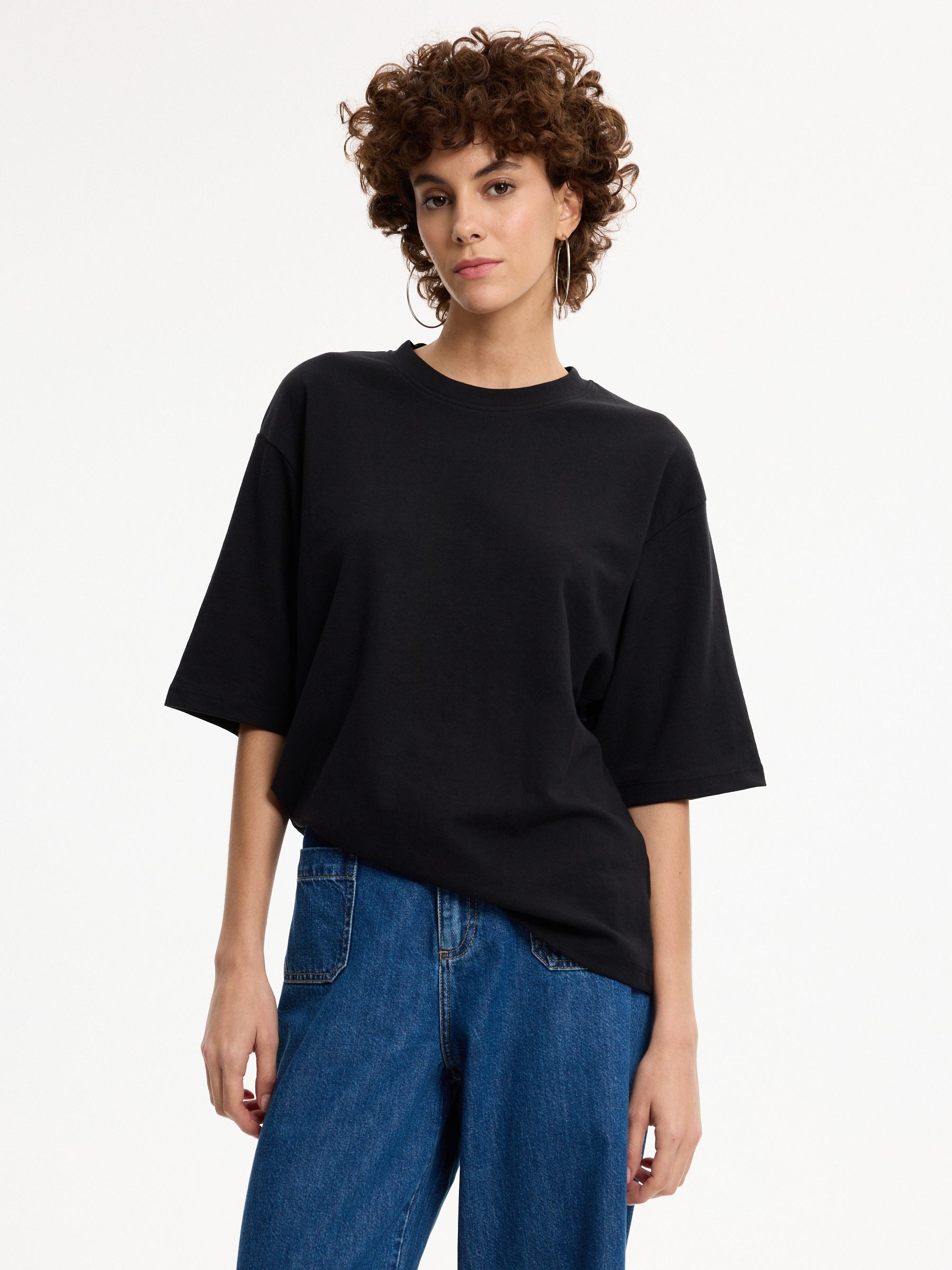 Camiseta oversize básica lisa negro vista media frontal