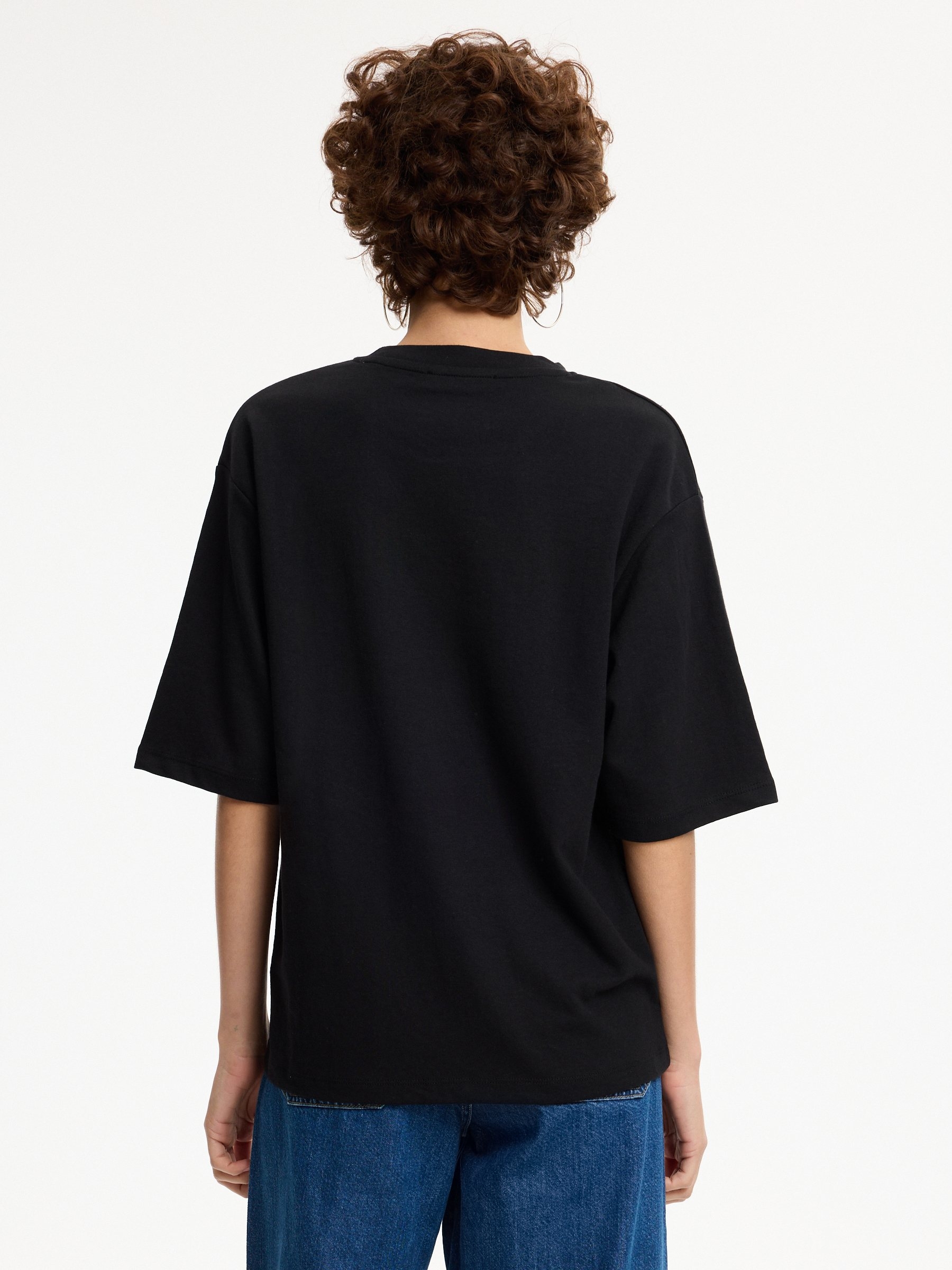 Camiseta oversize básica lisa negro vista media frontal