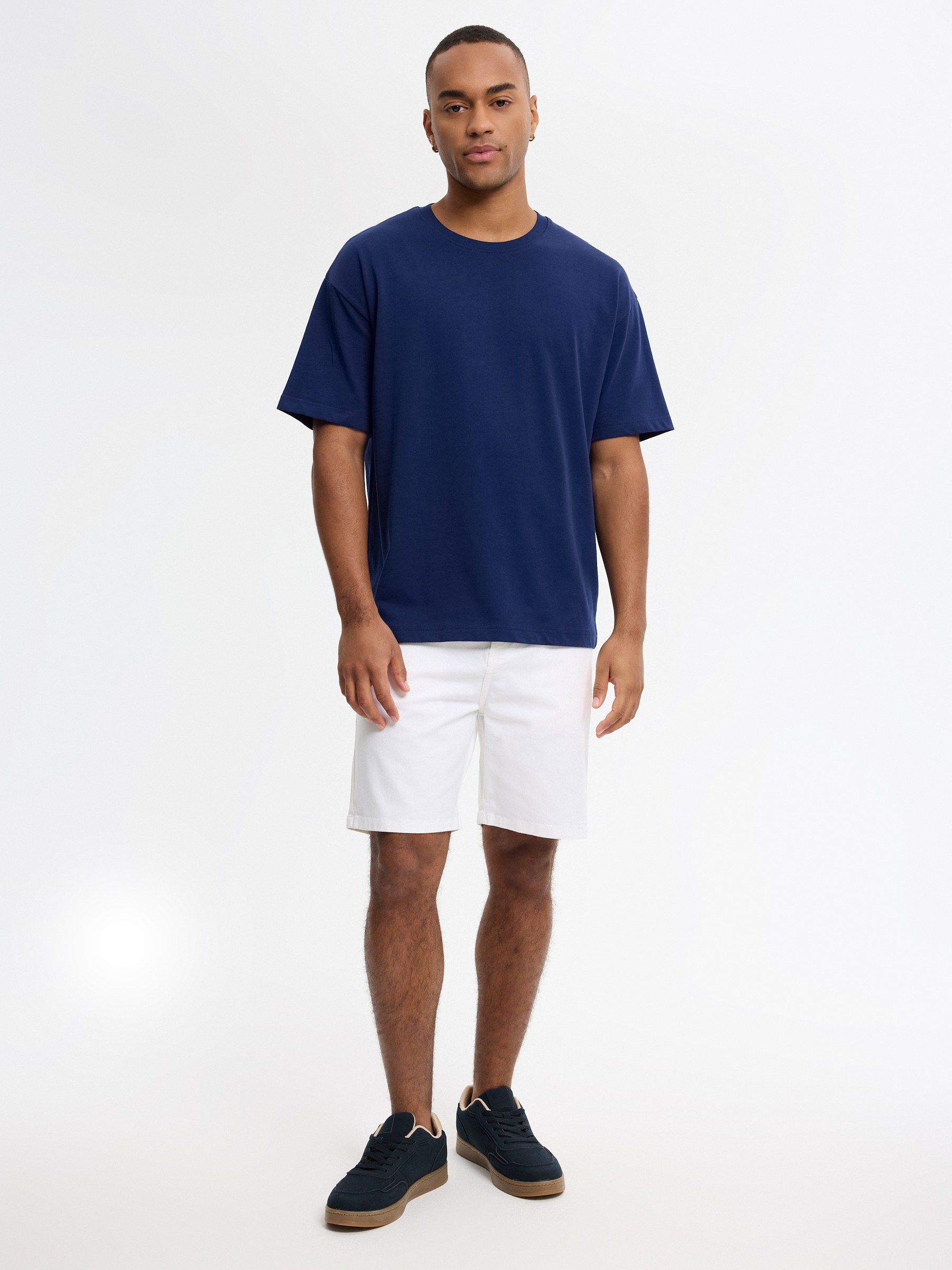 Regular Bermuda shorts white middle front view