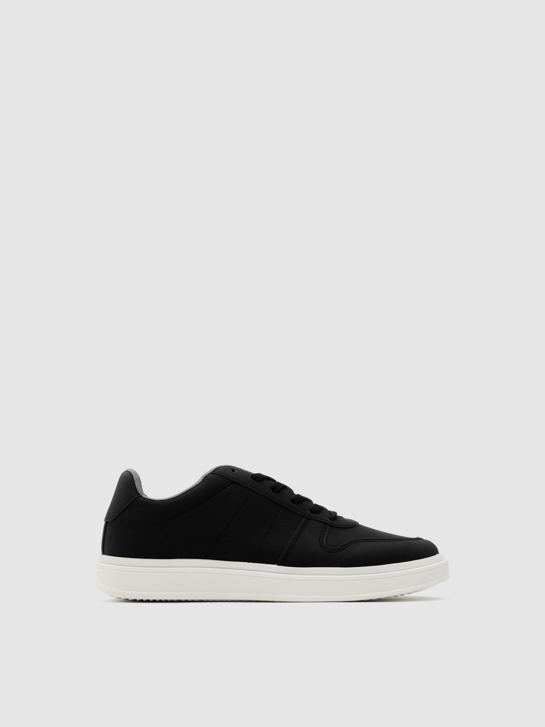 Casual black faux leather sneaker black